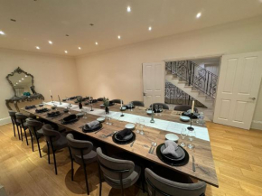 8BR Large Mansion Event Hall & Cinema Fast Wifi